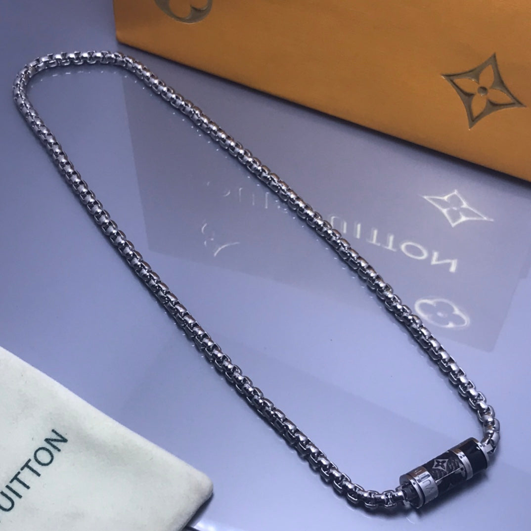 LV Necklaces 003
