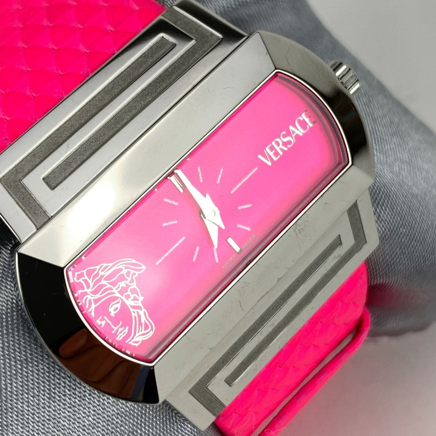 VERSACE Fluo Pink Fuchsia Psq 99 Ladies Hippodrome Wrist Watch