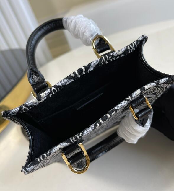 SAMC - LOV Bags - 2578