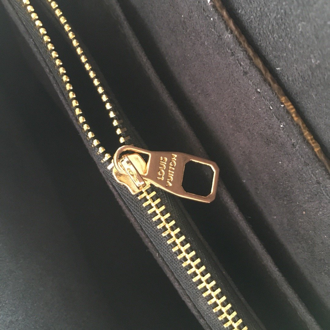EN - New Arrival Bags LUV 211