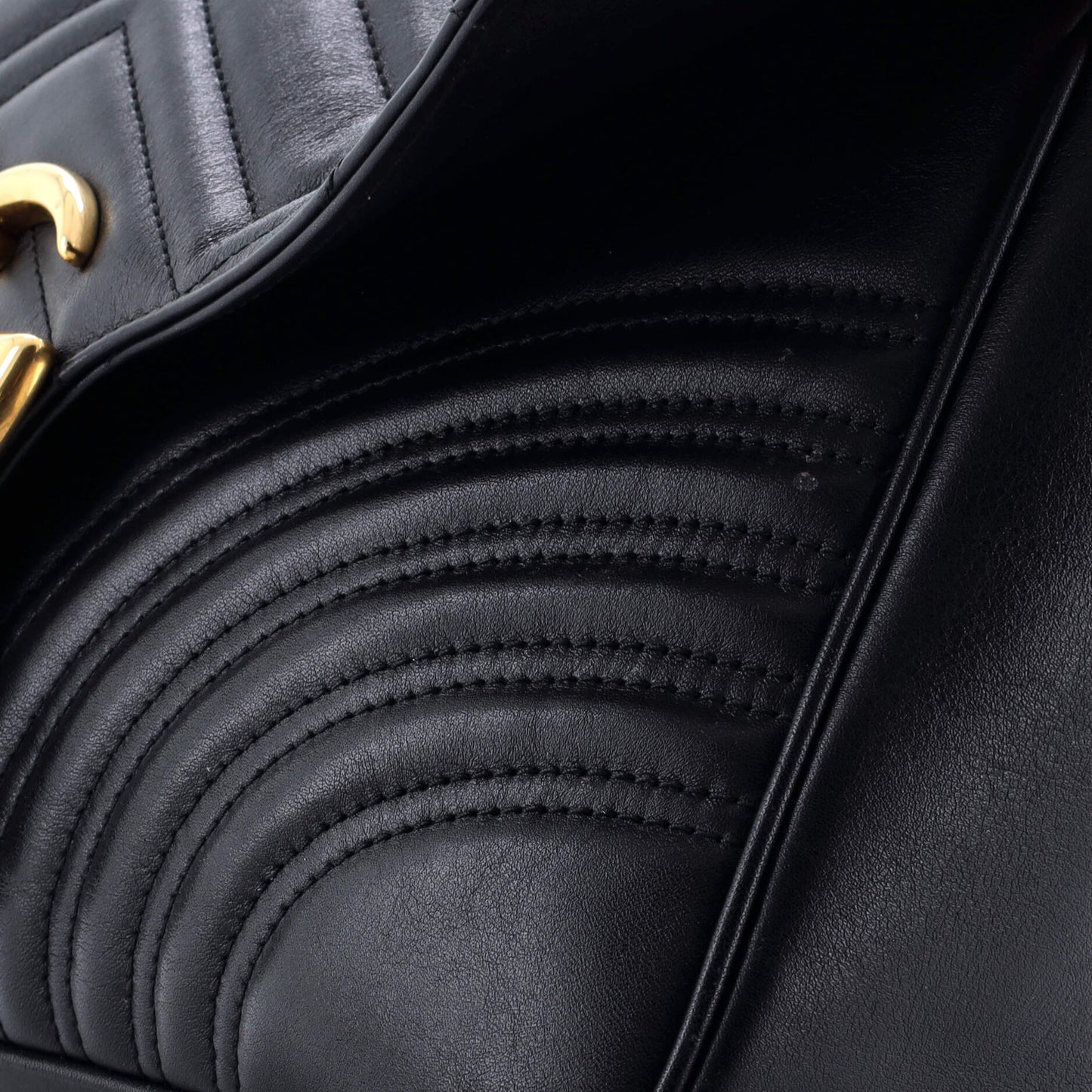 GG Marmont Flap Bag Matelasse Leather Medium