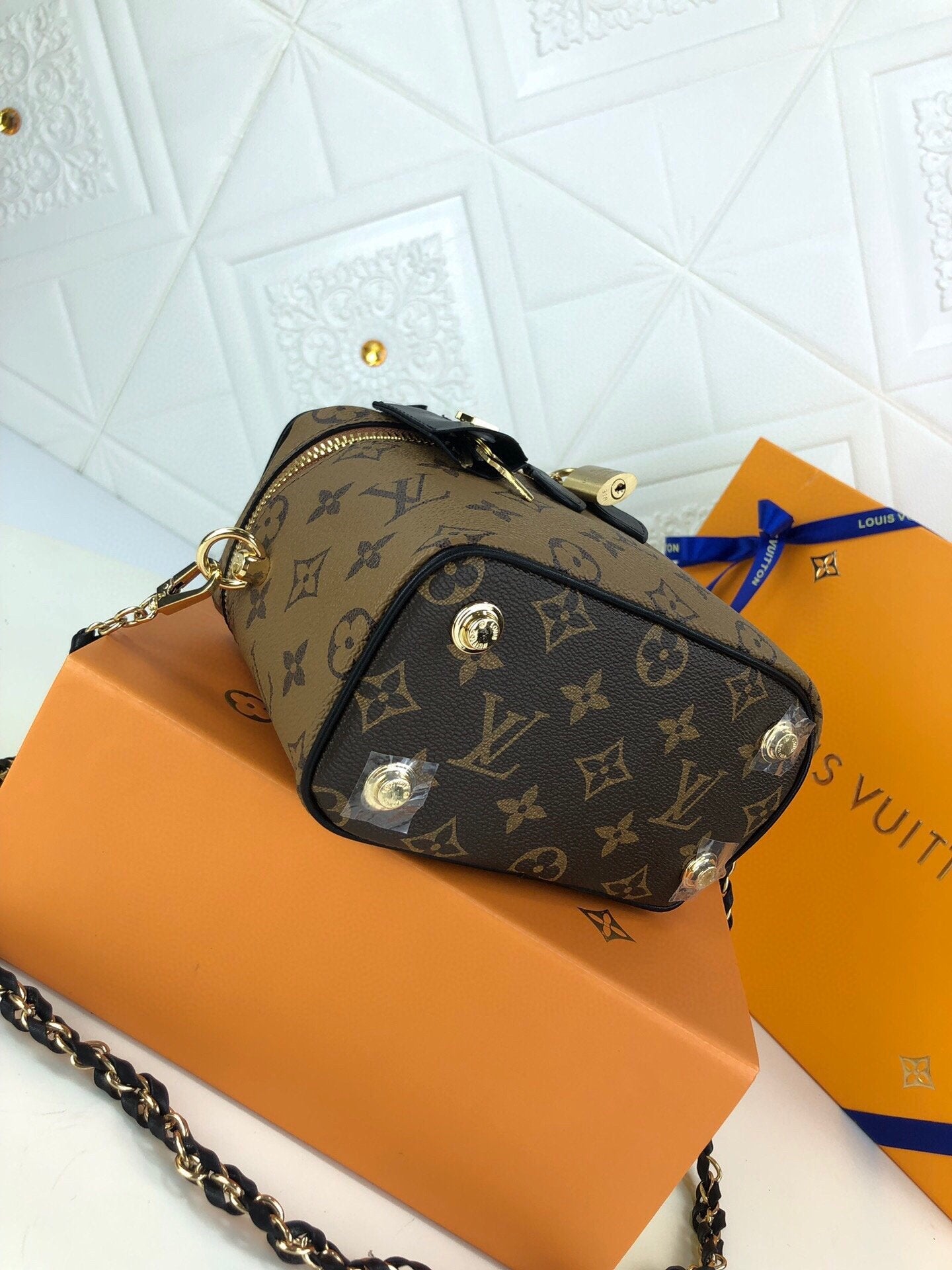 EN - New Arrival Bags LUV 026