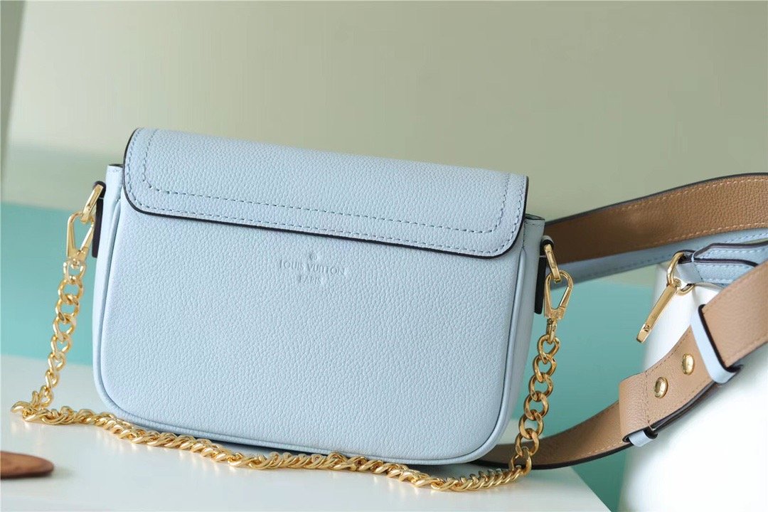 LV Lockme Tender Light Blue For Women, WomenÃ¢â‚¬â„¢s Handbags, Shoulder And Crossbody Bags 7.5in/19cm LV