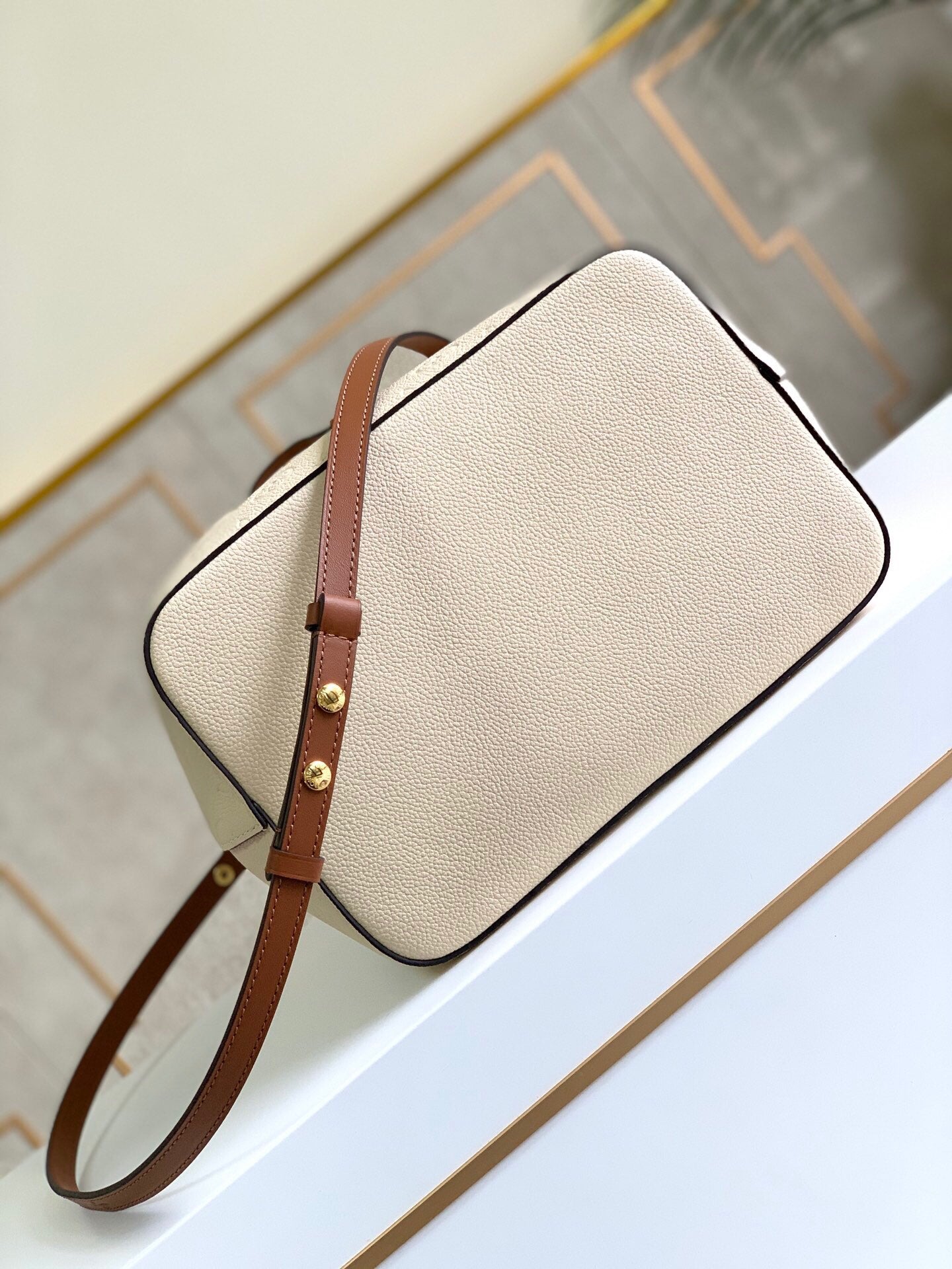 LV NeoNoe MM Bucket Bag Monogram Empreinte Creme For Women, WomenÃ¢â‚¬â„¢s Bags, Shoulder Bags 10.2in/26cm LV M45307