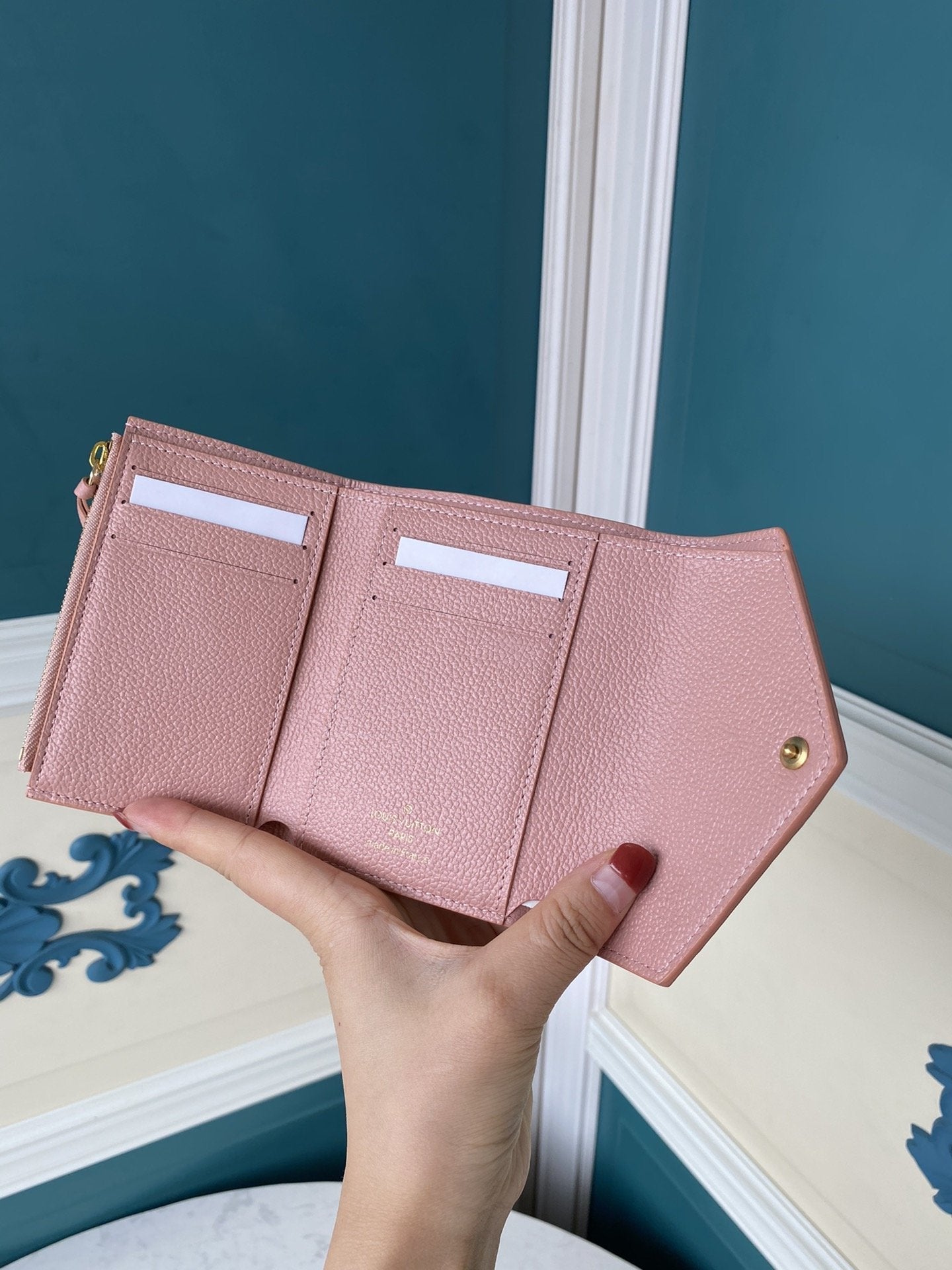 EN - New Arrival Wallet LUV 058