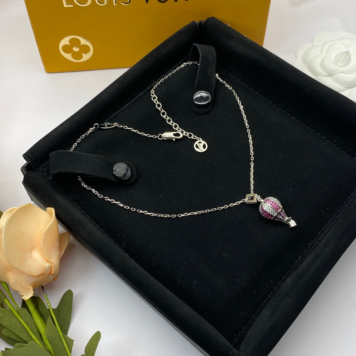 LV Necklaces 035