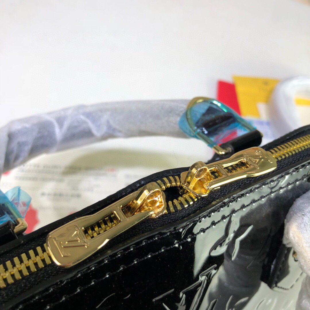 EN - New Arrival Bags LUV 058