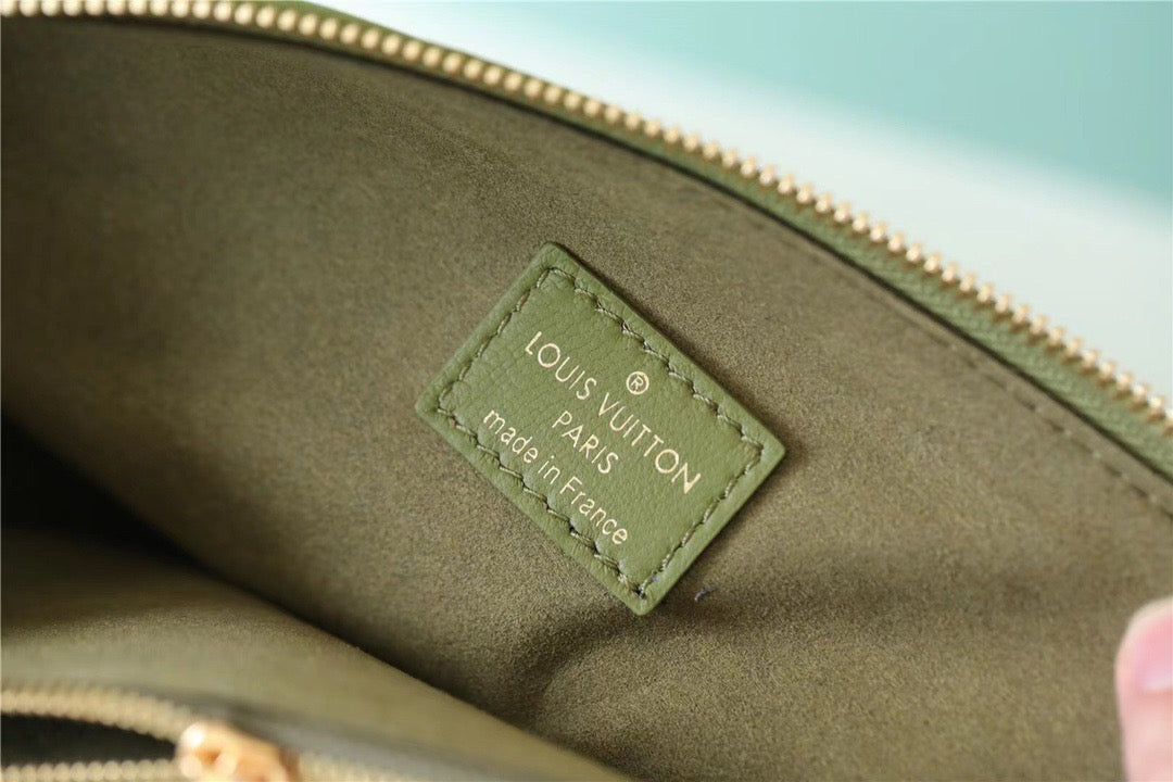 LV Coussin MM Monogram Khaki For Women, WomenÃ¢â‚¬â„¢s Handbags, Shoulder And Crossbody Bags 13.4in/34cm LV M20568