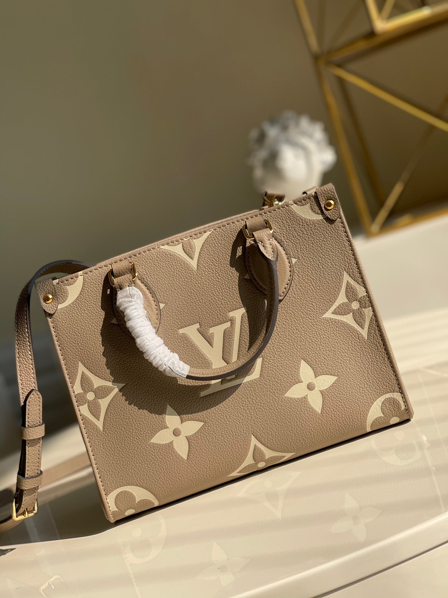 LV OnTheGo PM Tote Bag Monogram Empreinte Beige/Cream For Women, WomenÃ¢â‚¬â„¢s Handbags, Shoulder And Crossbody Bags 9.8in/25cm LV M45779