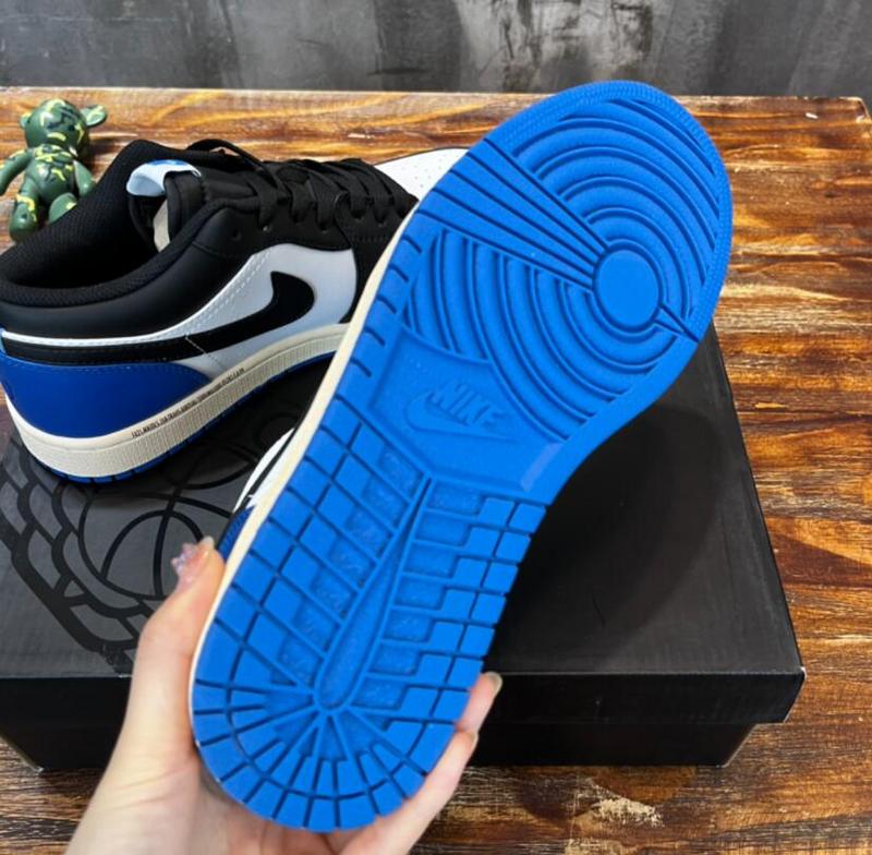 SAMC - NKE Shoes - 882
