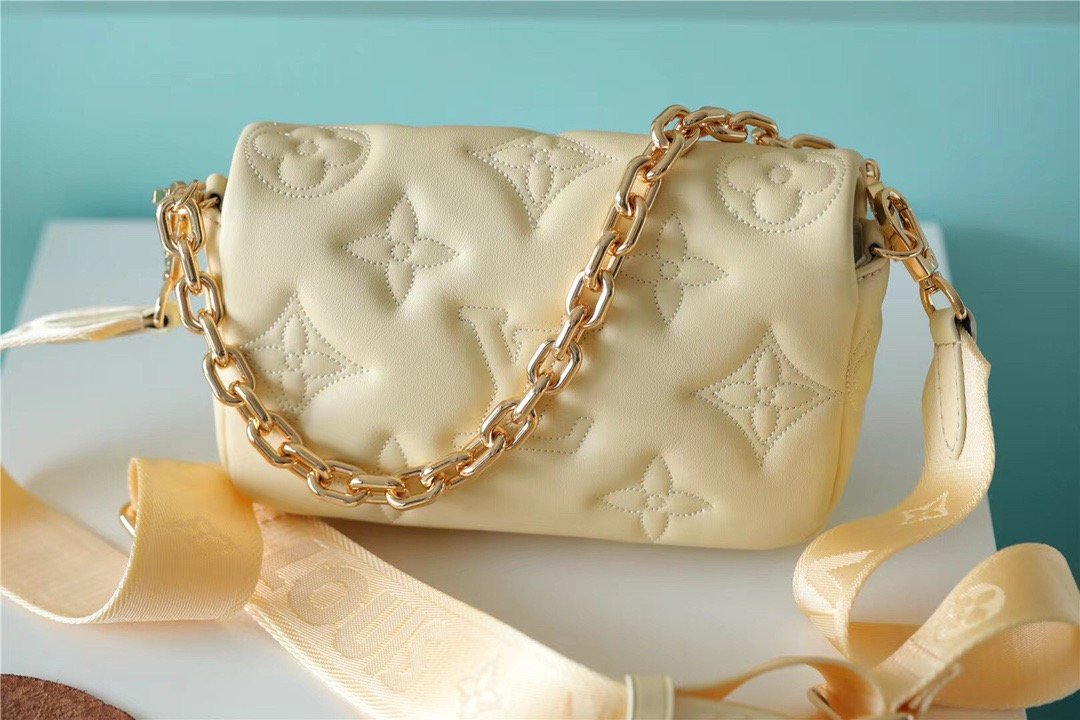 LV Wallet On Strap BuGLAMIlegram Monogram In Wallets and Small Leather Goods For Women Banane Yellow 7.9in/20cm LV M81400