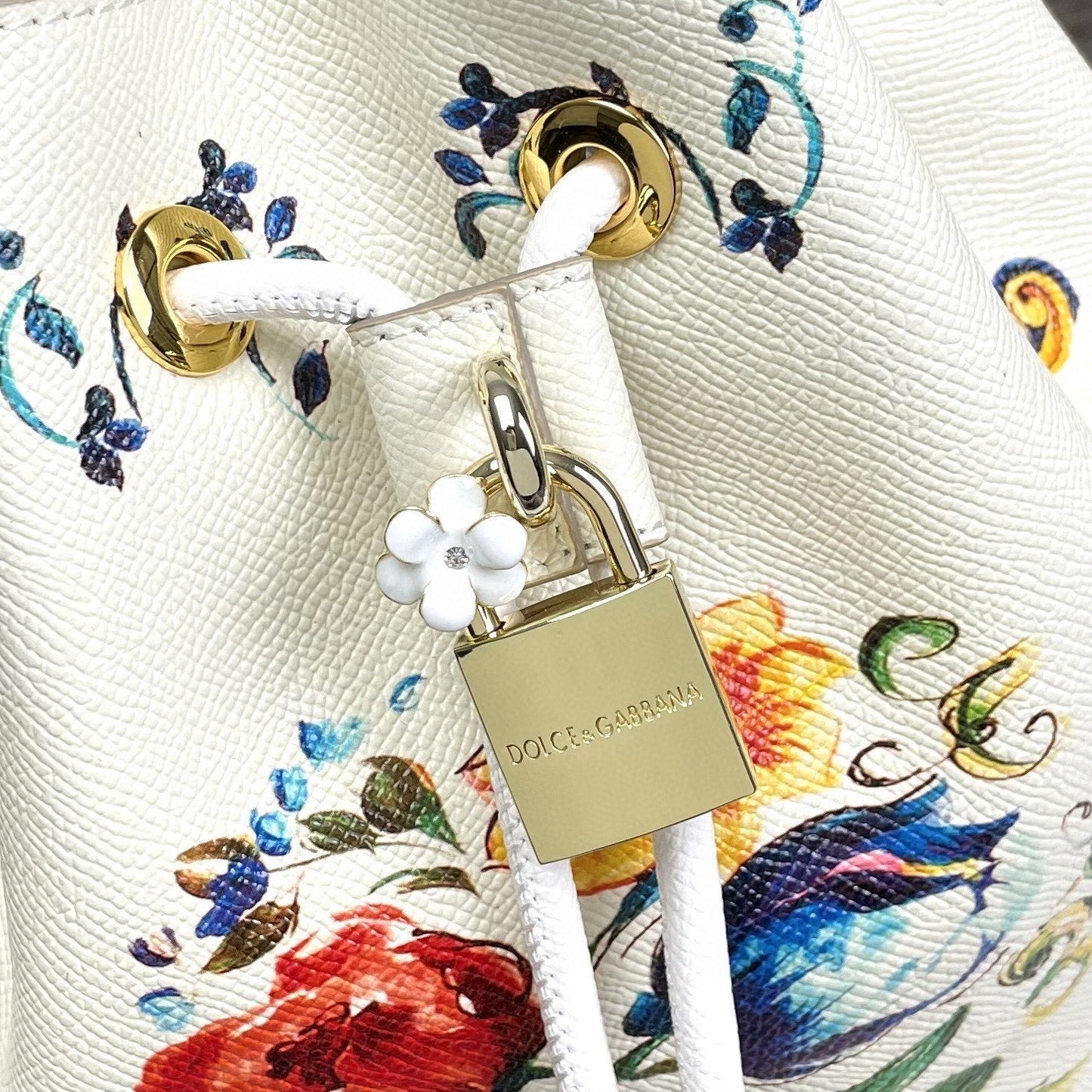 GLAMI Print Crespo Bucket Bag Multicolor With Branded Plate For Women GLAMI Bag