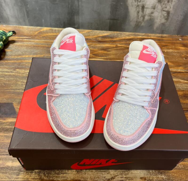 SAMC - NKE Shoes - 429