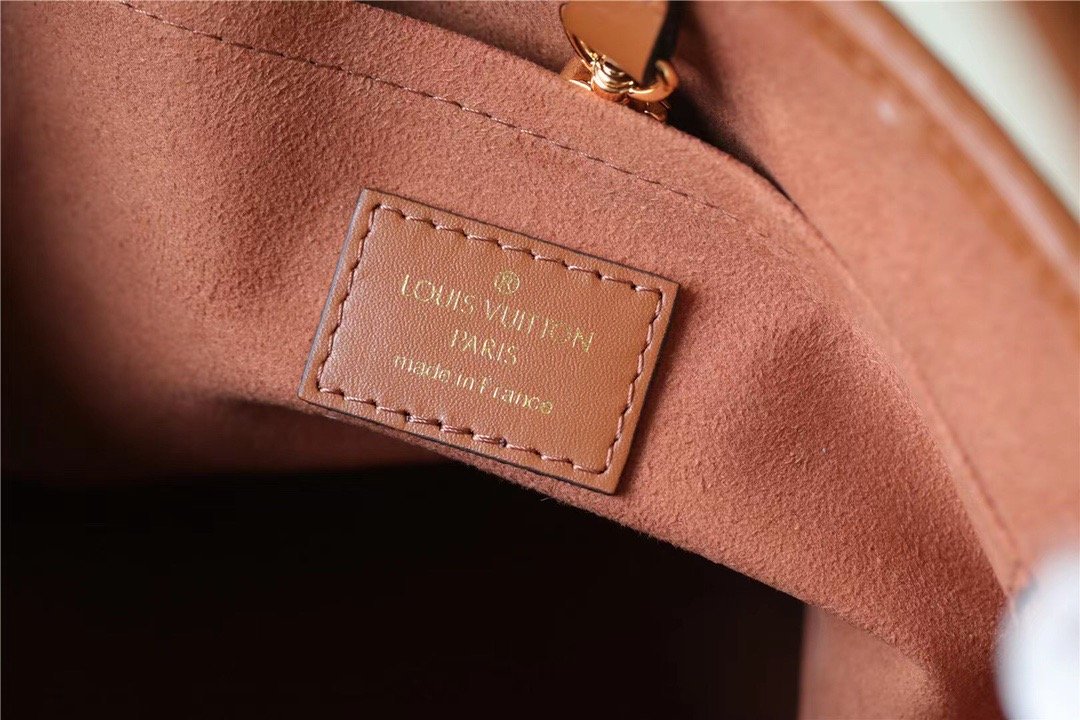 LV Petit Bucket Raffia Caramel Brown For Women, WomenÃ¢â‚¬â„¢s Bags, Shoulder And Crossbody Bags 9.4in/24cm LV M59961