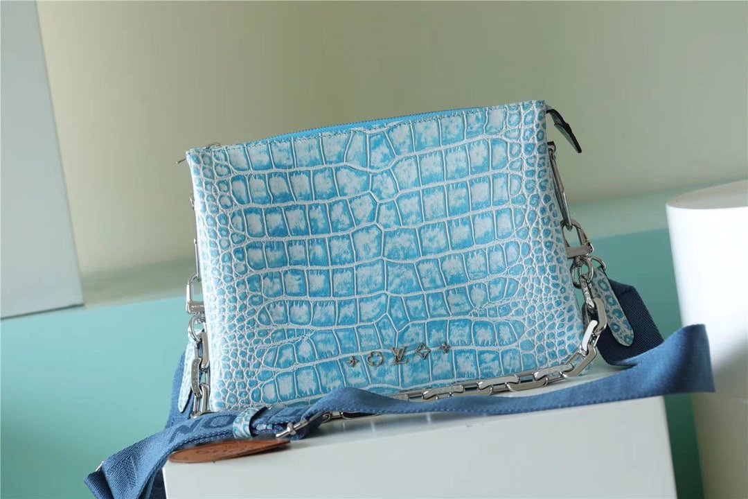LV Coussin PM High Shiny Alligator Light Blue For Women,  Shoulder And Crossbody Bags 10.2n/26cm LVÃ‚Â 