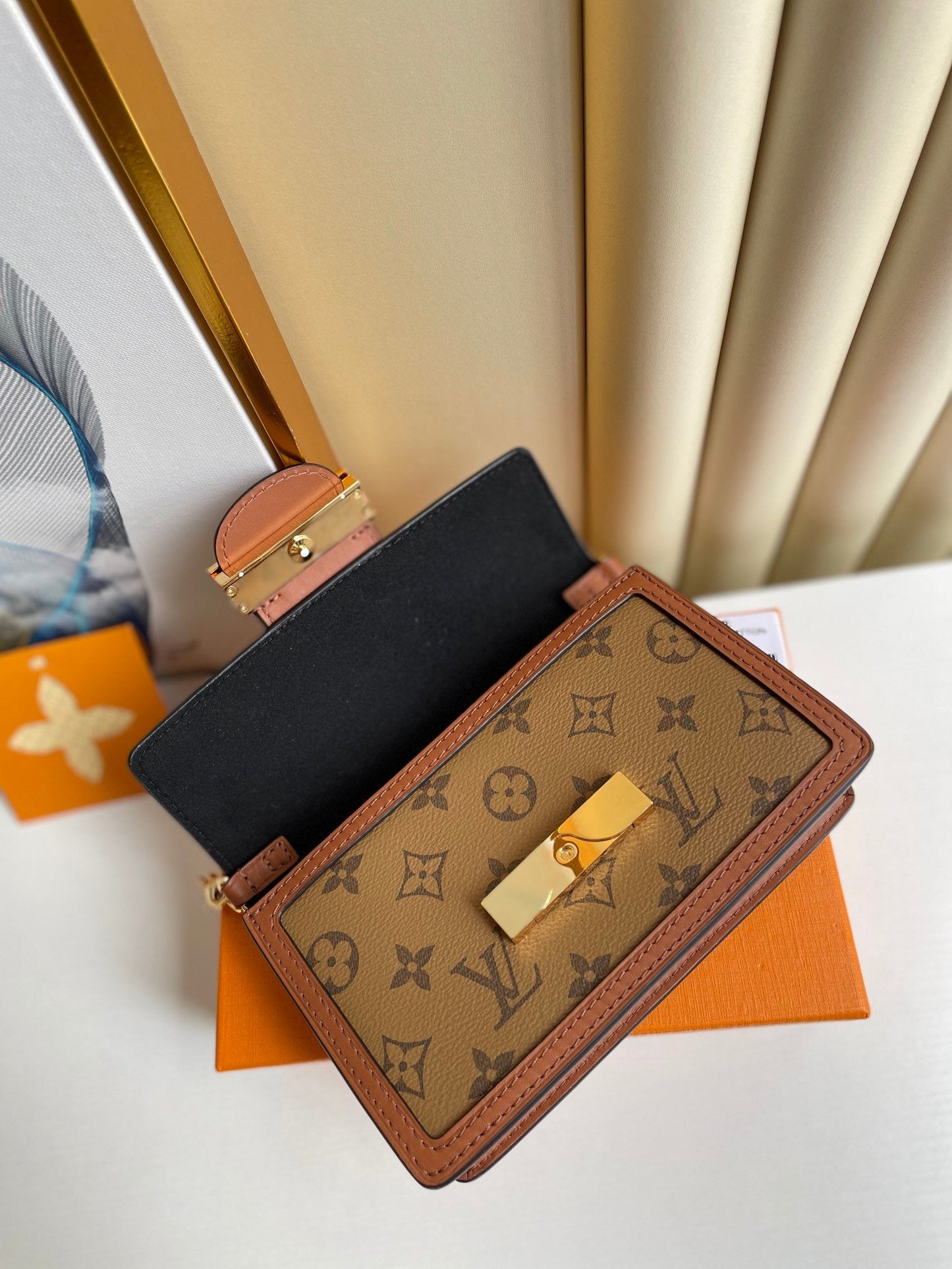 LV Dauphine Chain Wallet Combines Monogram And Monogram Reverse Canvas By Nicolas GhesquiÃƒÂ¨re For Women, WoWallet 19cm LV M68746