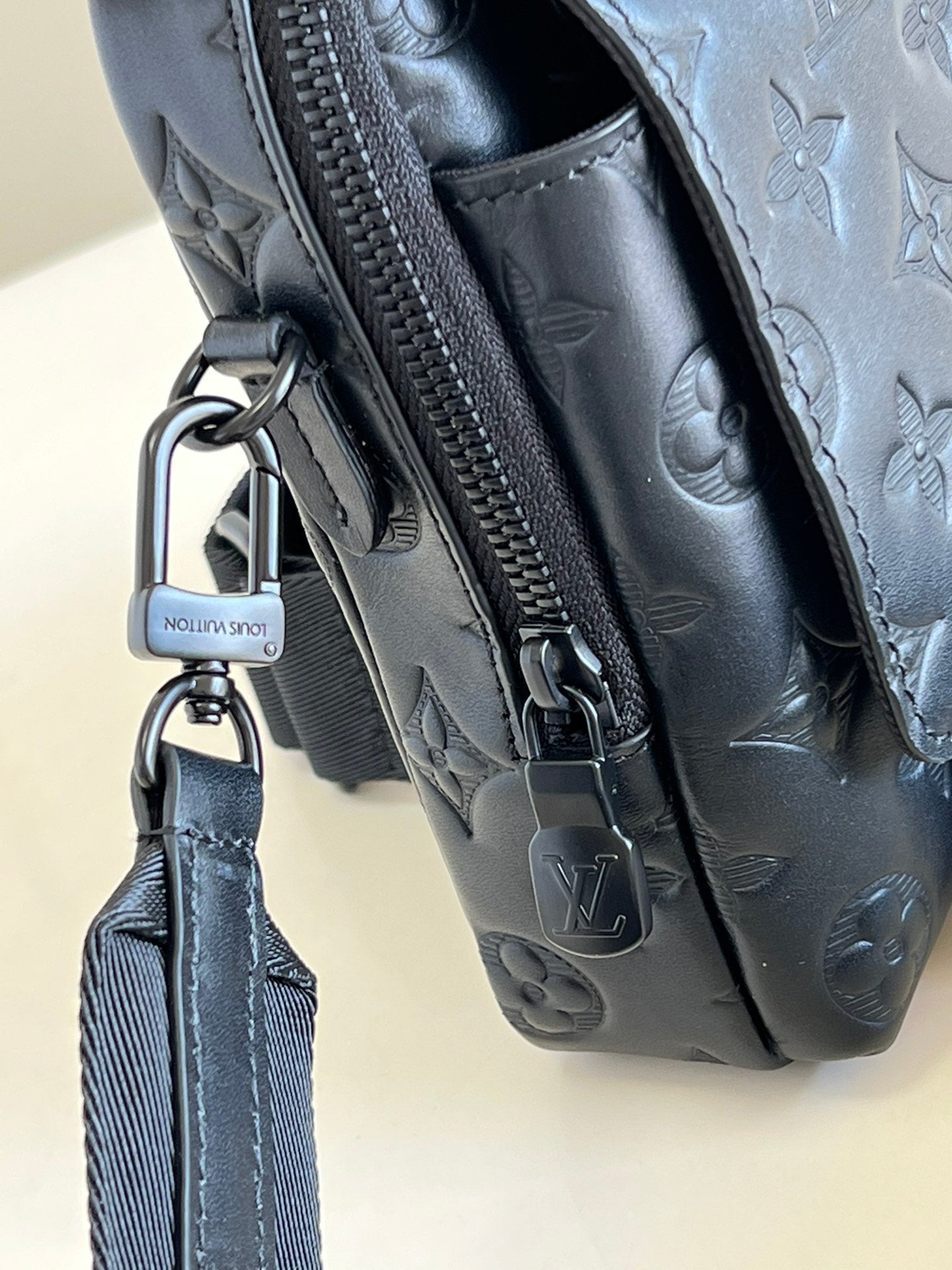 LV GlamIap Double Phone Pouch Monogram Black For Men, Bags, Crossbody Bags 7.1in/18cm LV M81005