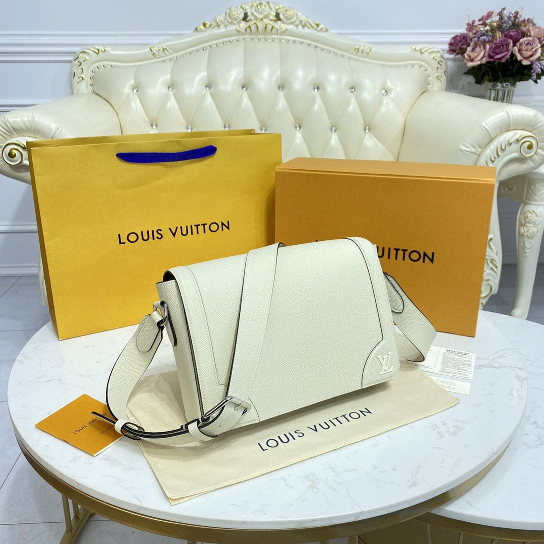 LV New GlamIap Messenger Bag Taiga White For Men, Bags, Shoulder And Crossbody Bags 11.1in/28.3cm LVÃ‚Â 
