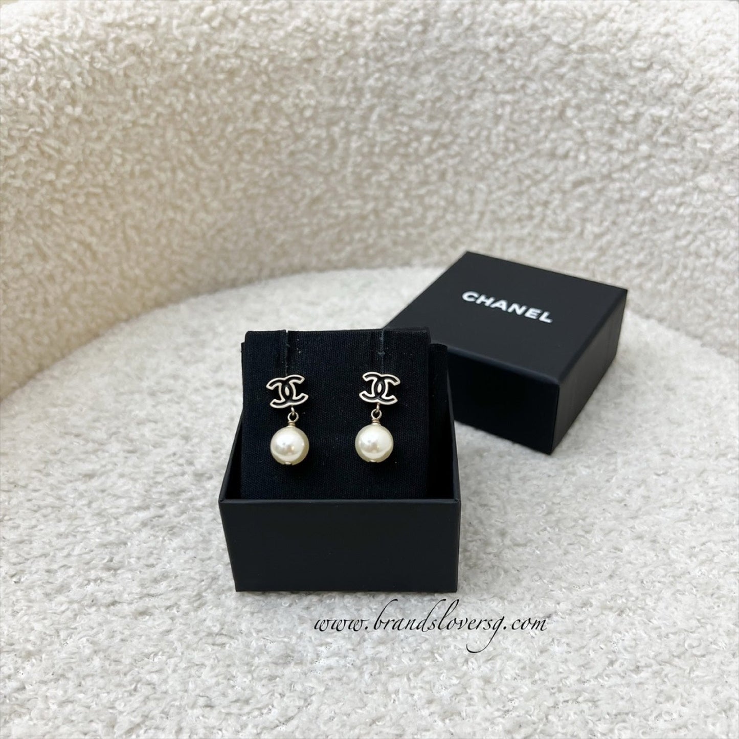 GLM-GLM- Logo Pearl Drop Earrings