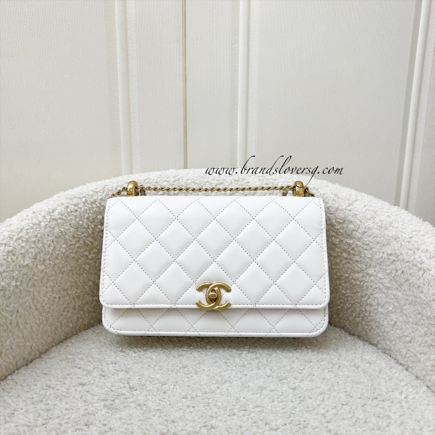 GLM-24C Double Pearl Adjustable Chain Wallet on Chain WOC in White Calfskin and AGHW (Model: AP2289)