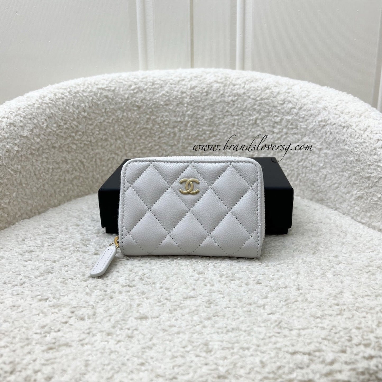 GLM-Classic Zippy Card Holder in Light Grey Caviar and LGHW