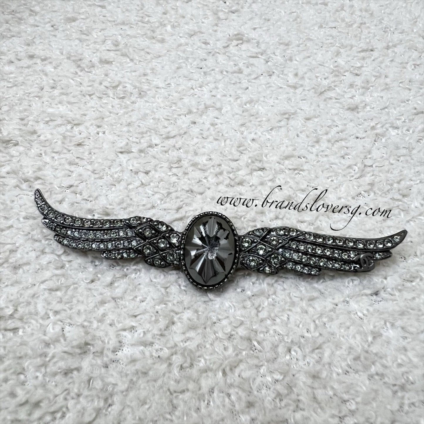 GLM-16S Wings Brooch in Dark Gunmetal HW