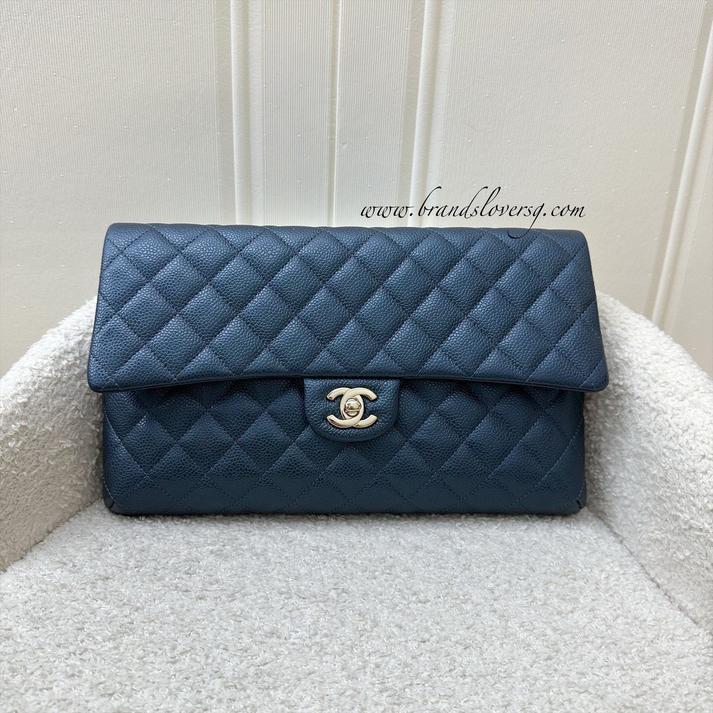 GLM-Timeless Clutch in Iridescent Blue Caviar and LGHW