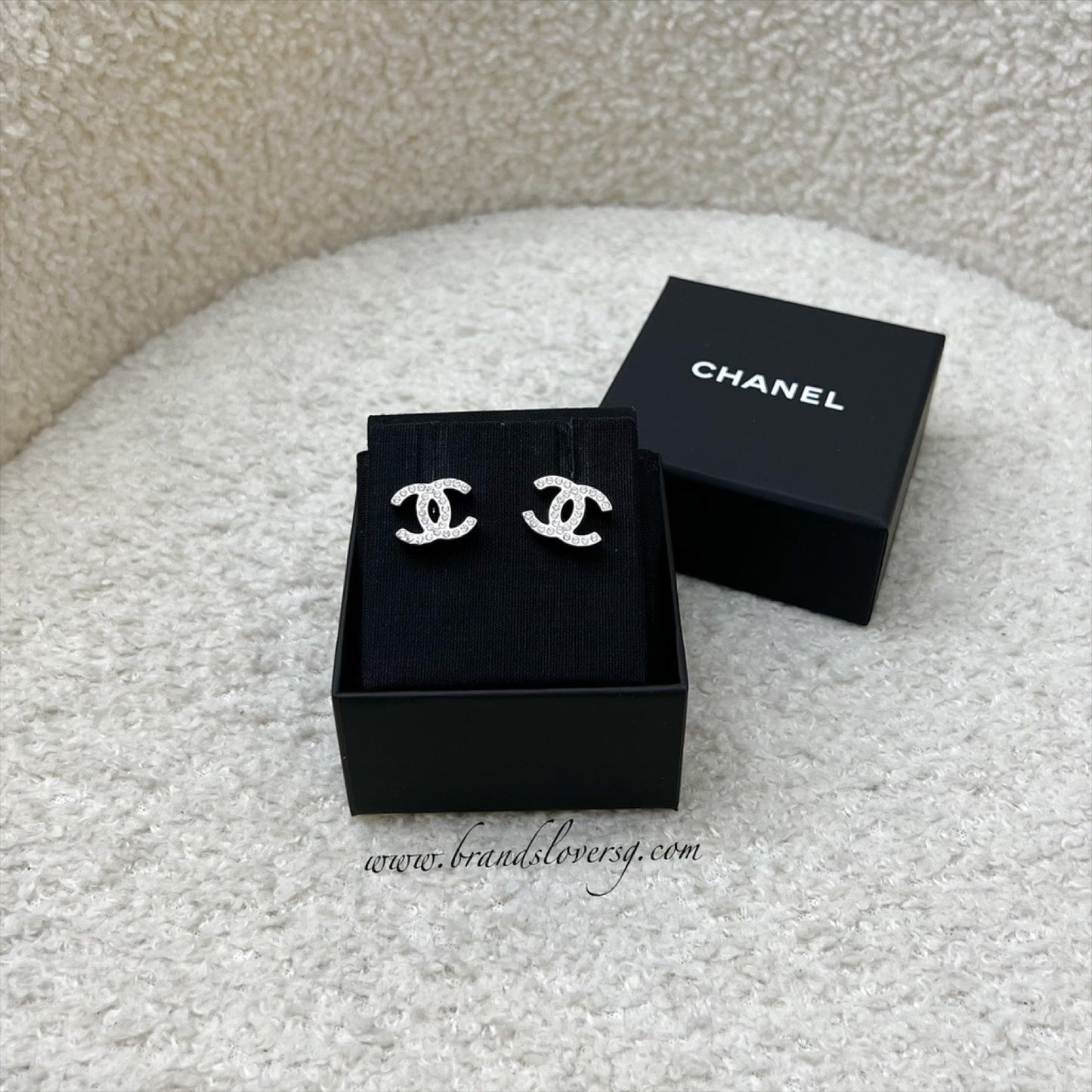 GLM-25C GLM- Logo Earrings in SHW