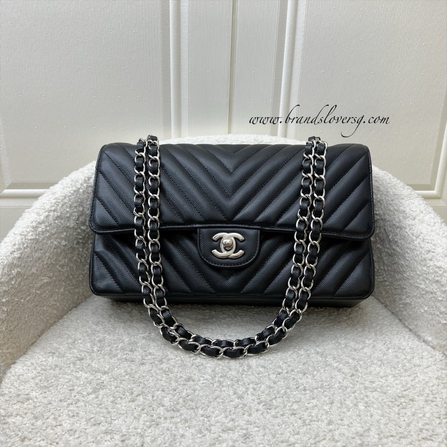 GLM-Medium Classic Flap CF in Chevron Quilted Black Caviar and SHW (Model: A01112)