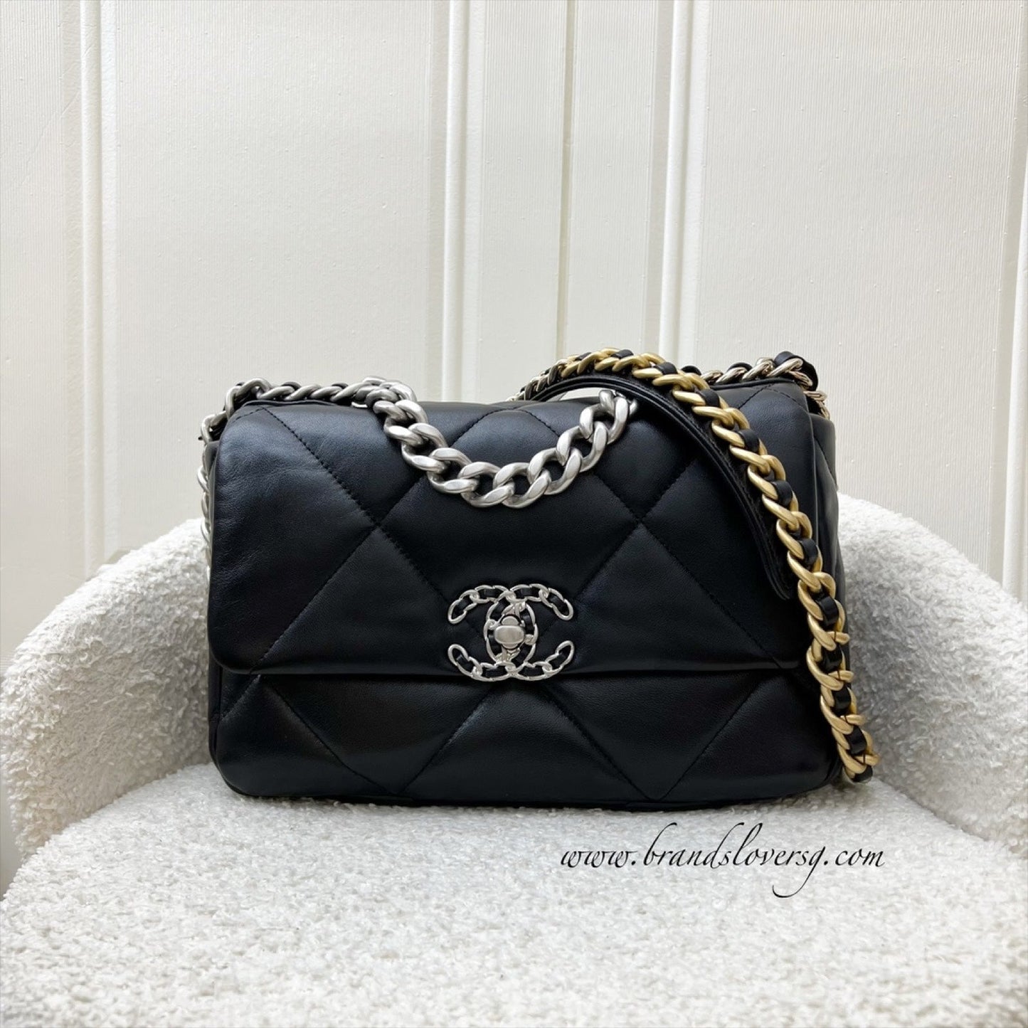 GLM-19 Small Flap in Black Lambskin and 3-tone Hardware with Silver Turnlock (Model: AS1160)