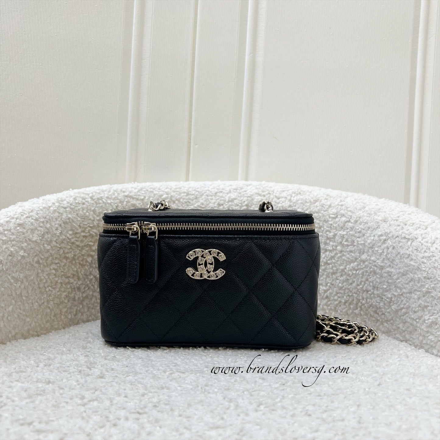 GLM-25P Crystals Logo Vanity in Black Caviar and LGHW