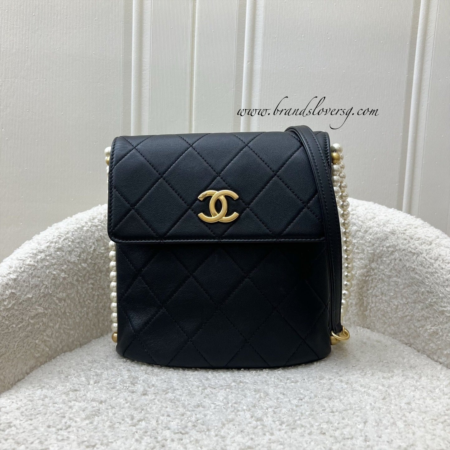 GLM-Pearl Chain North-South Flap Bag in Black Calfskin and AGHW (Model: AS2503)