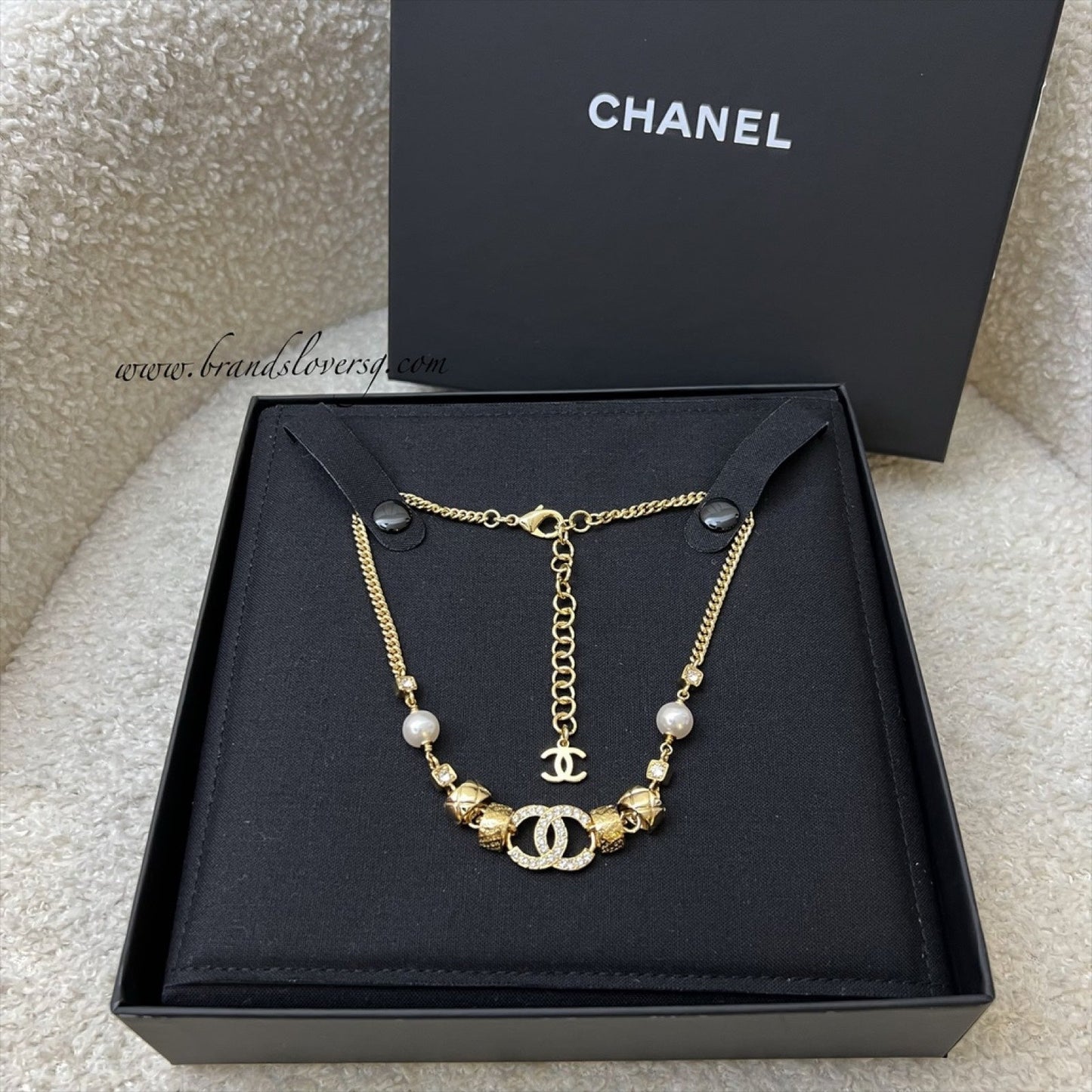 GLM-24P GLM- Logo Necklace / Choker with Diamantes and Pearls and GHW (ABD012)