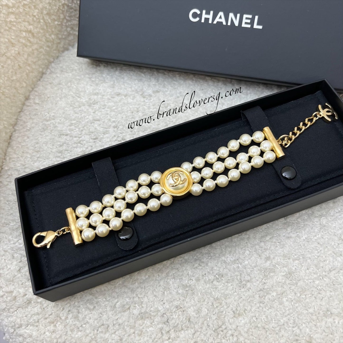 GLM-24A Triple Row Pearl Bracelet in GHW (ABD703)