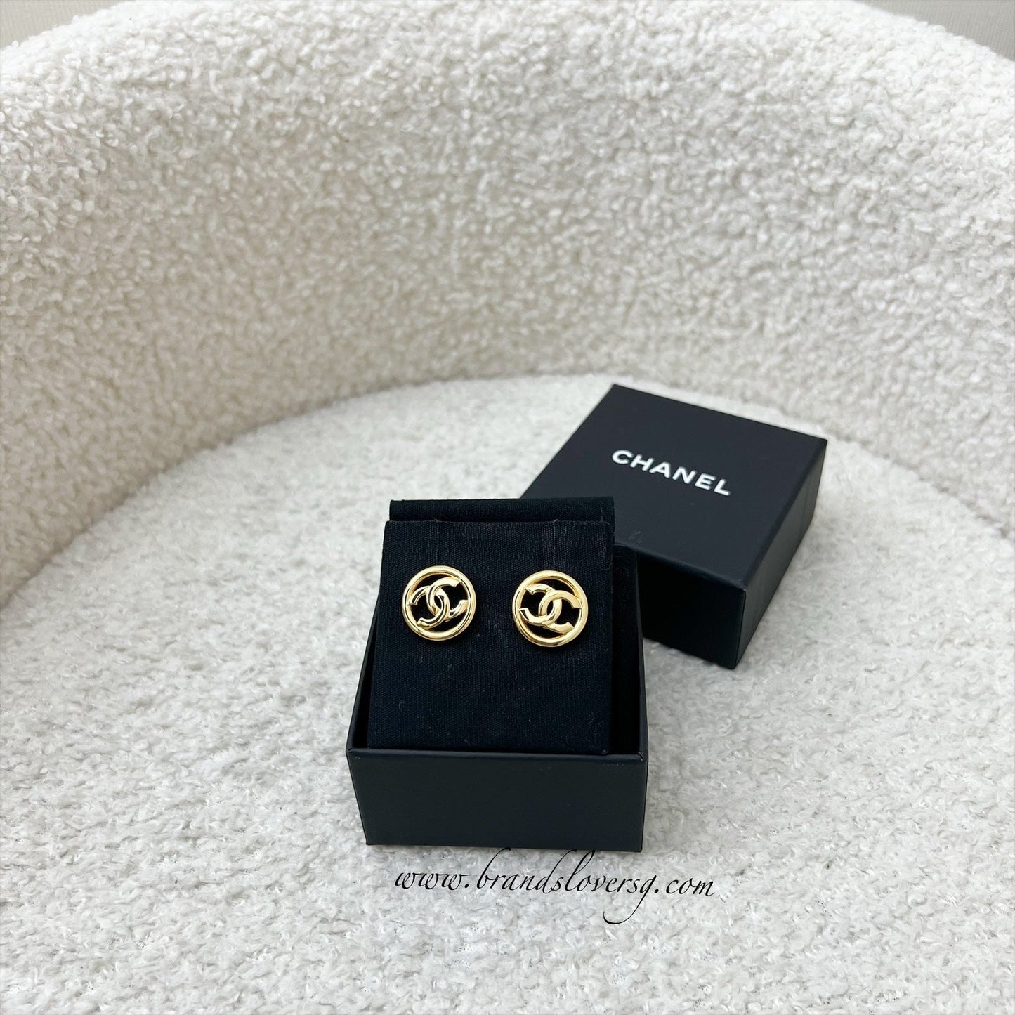 GLM-23A Round Earrings with GLM- Logo in GHW (Model: ABB462)
