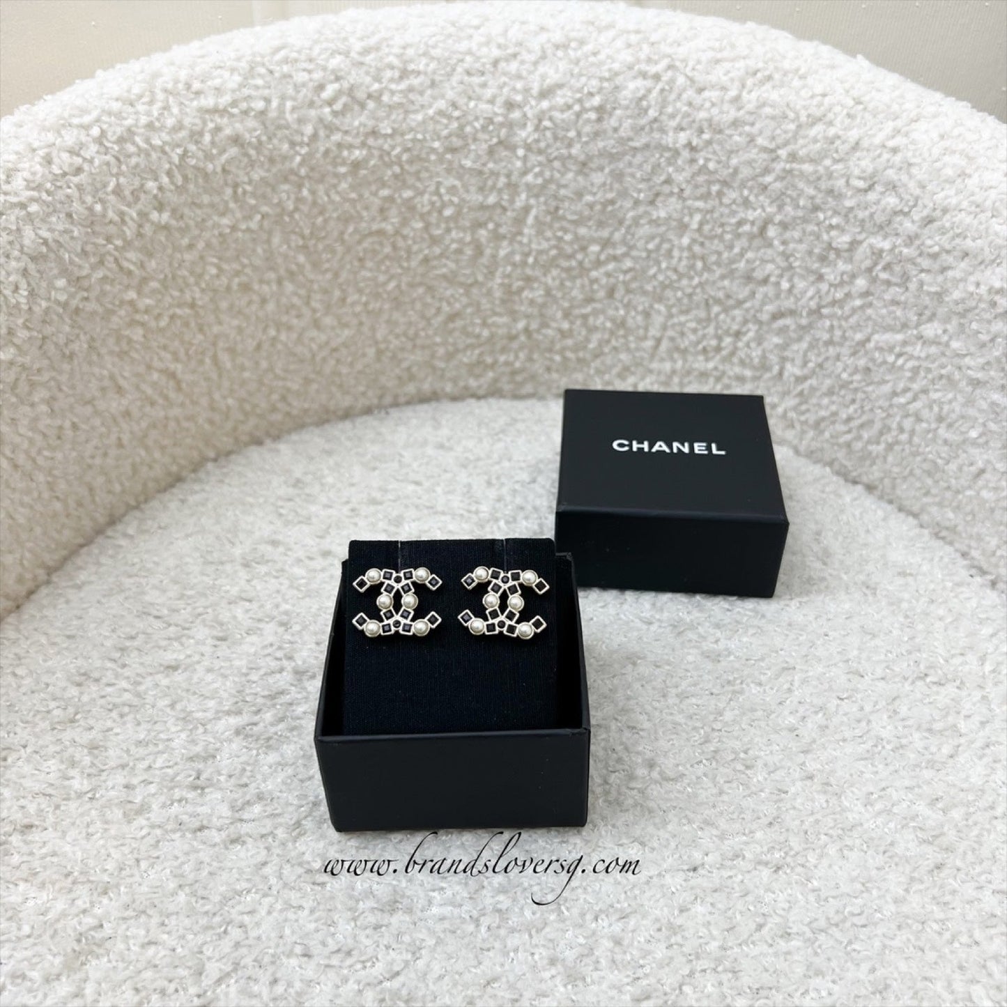 GLM-22P Medium GLM- Logo Earrings with Pearls in LGHW (Model: AB7879)