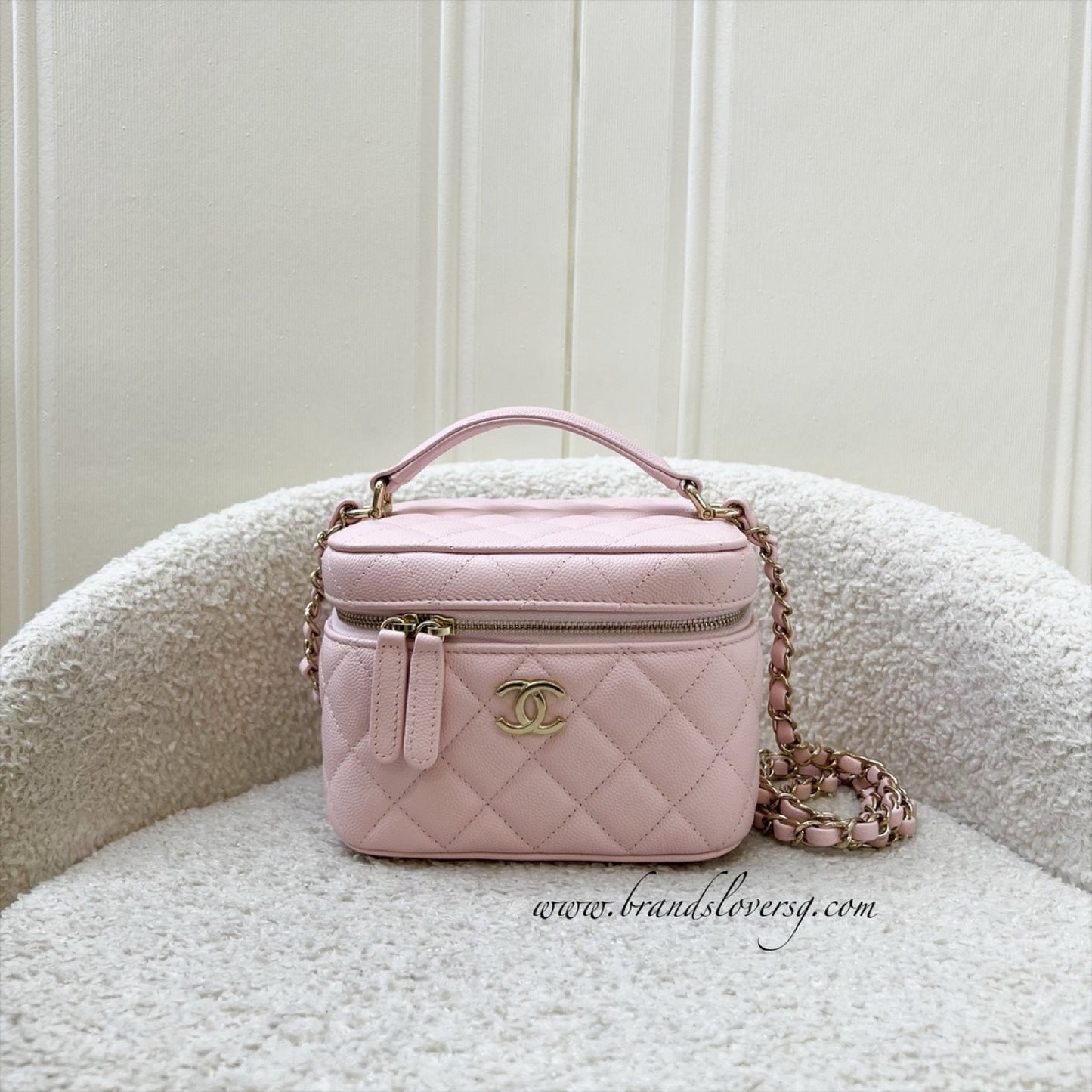 GLM-22S Top Handle Vanity Case with Chain in Pink Caviar LGHW (Model: AS3171)