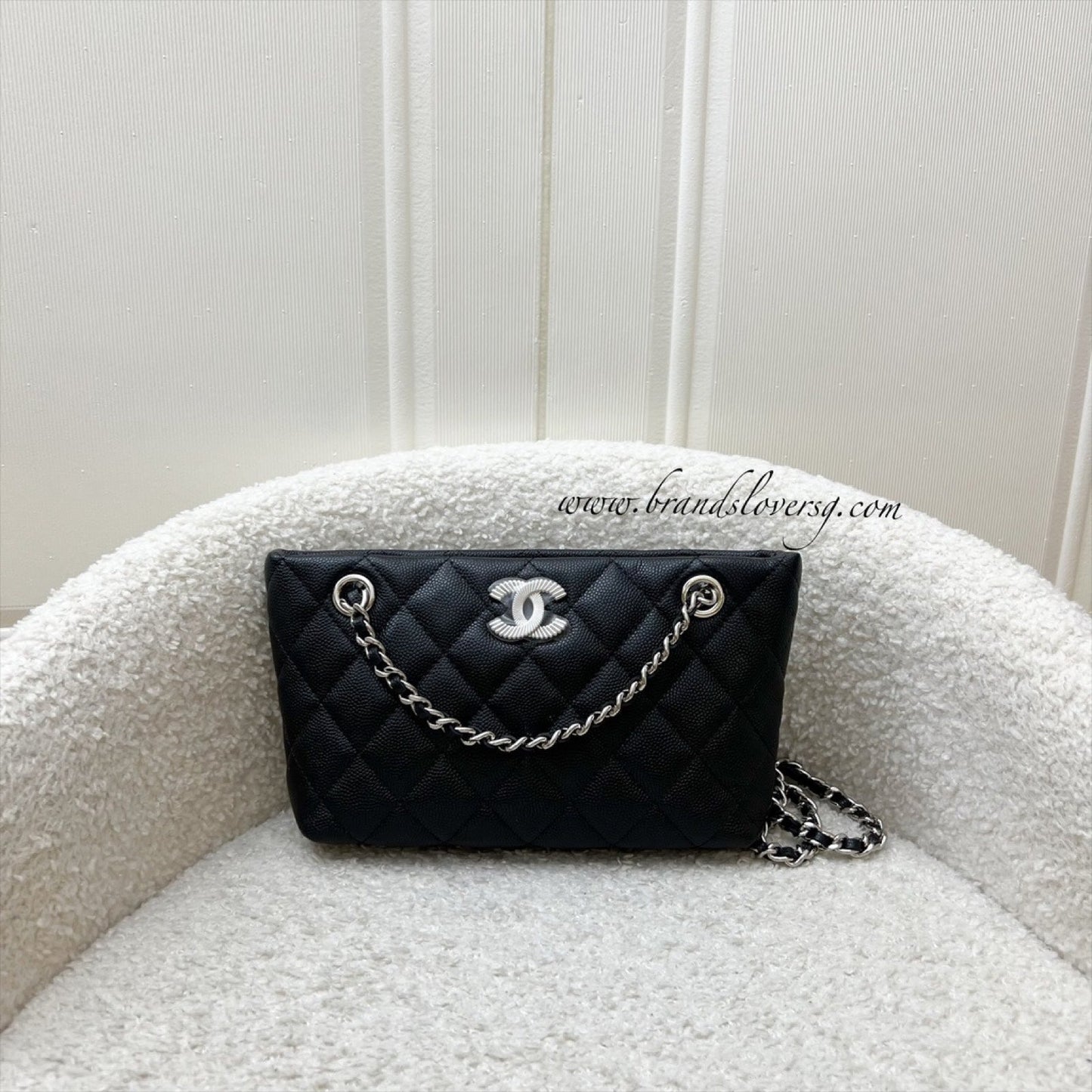 GLM-25C Mini Clutch with Chain in Black Caviar and SHW (Model: AP4417)