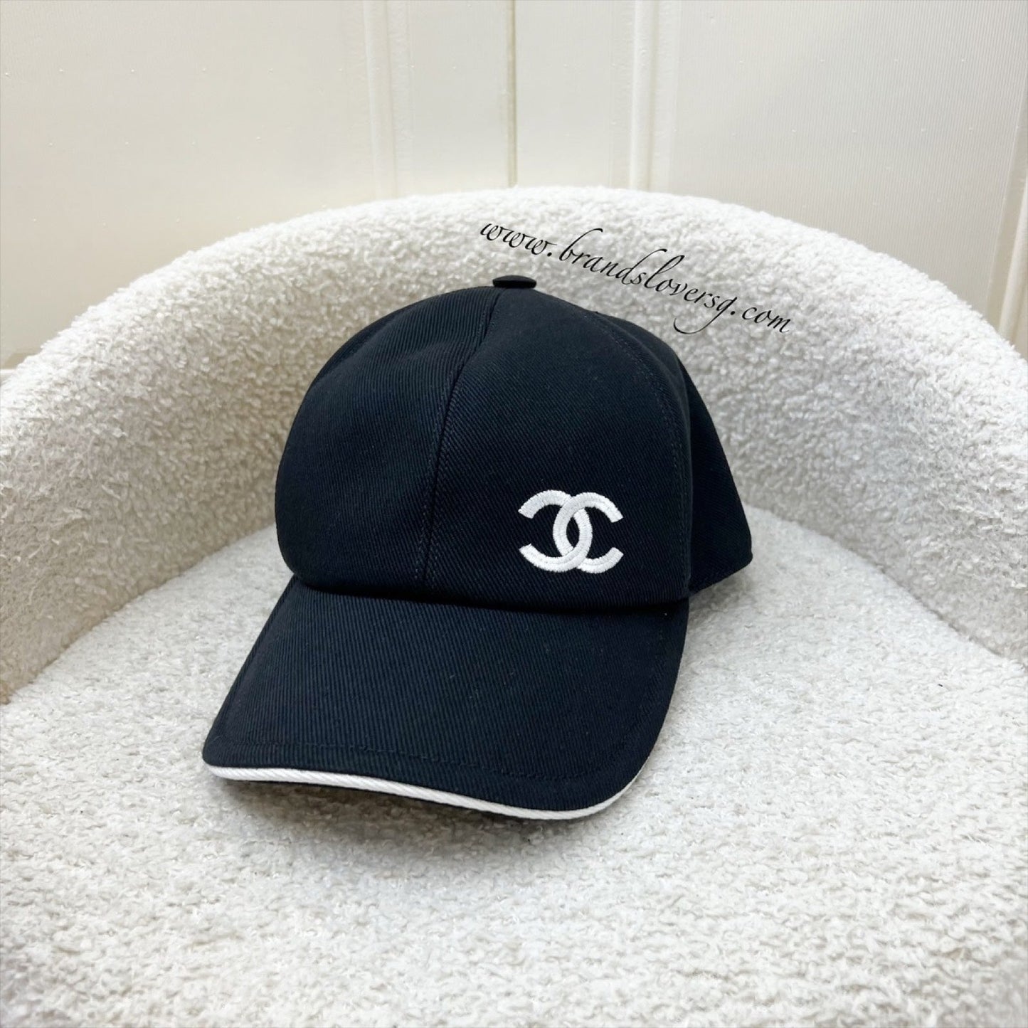 GLM-Baseball Cap with White Embroidered GLM- Logo in Black