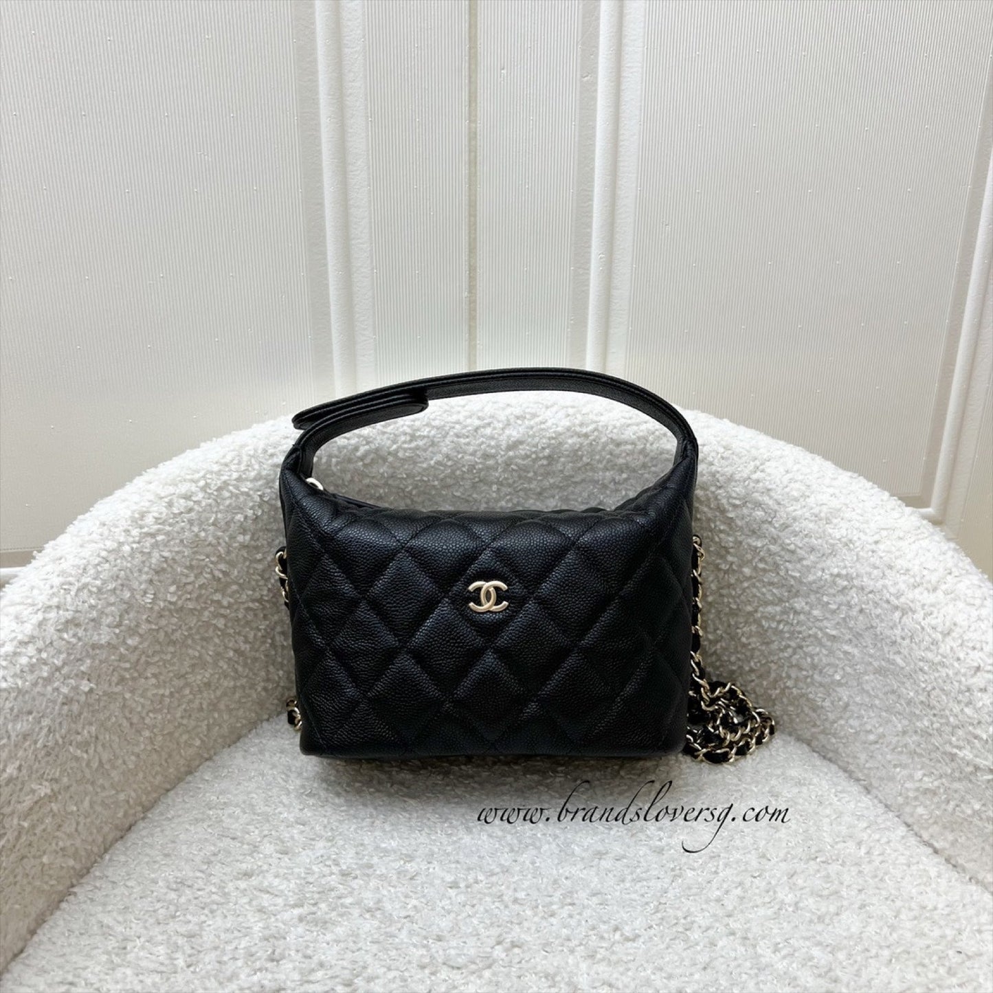 GLM-25C Quilted Hobo Clutch on Chain in Black Caviar and LGHW (Model: AP4386)