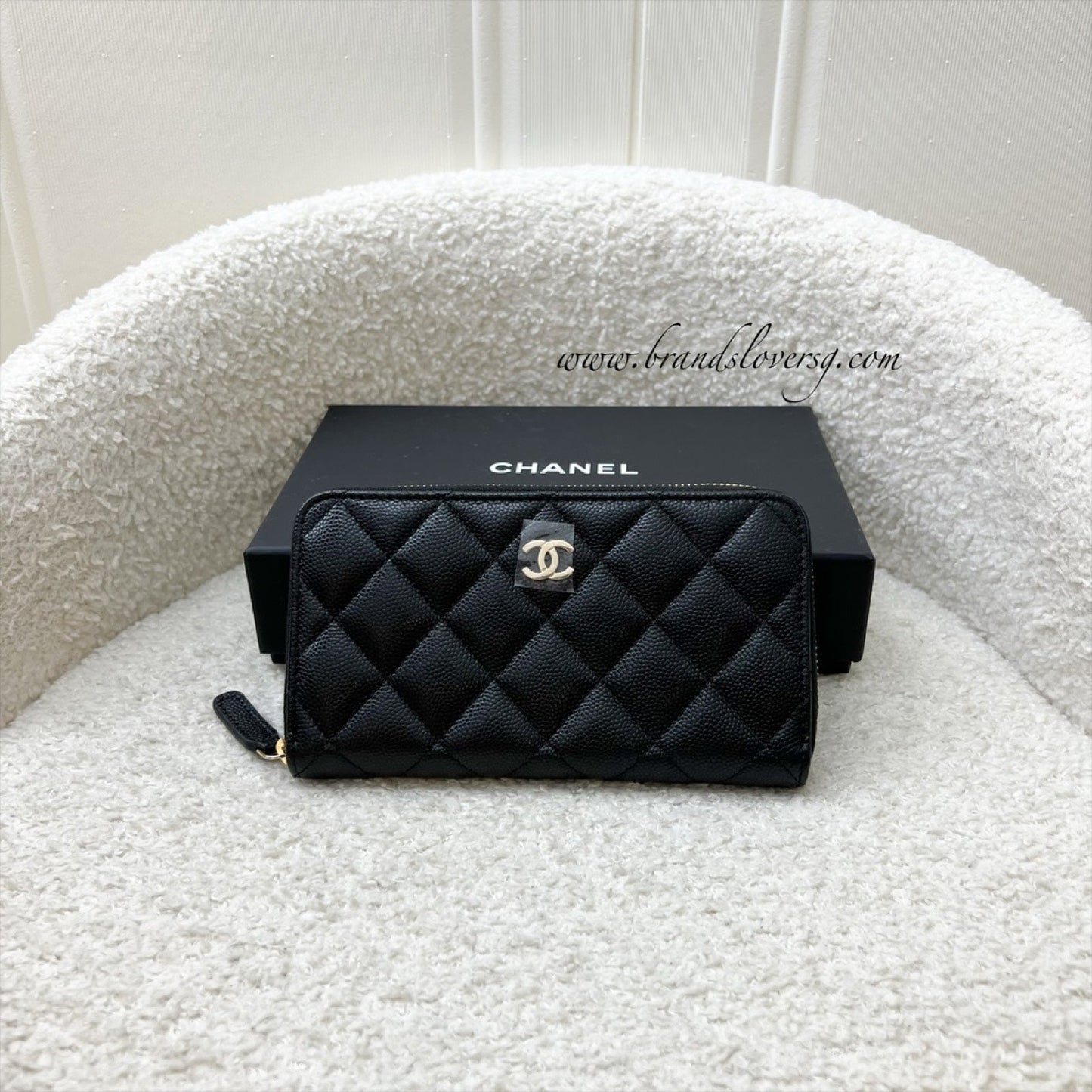 GLM-Classic Medium Zipped Wallet in Black Caviar and LGHW