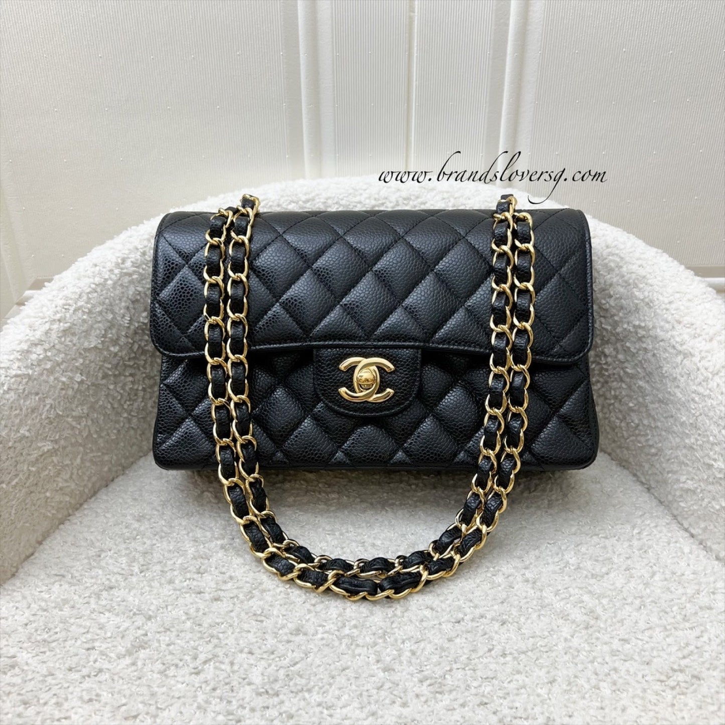 GLM-Small Classic Flap CF in Black Caviar and GHW (Model: A01113)