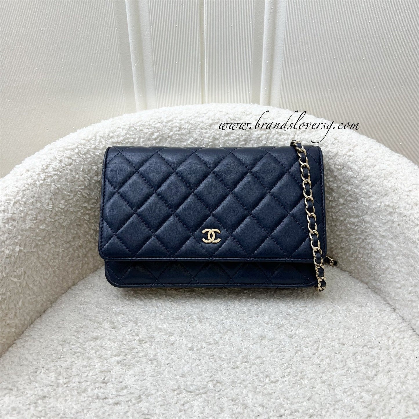 GLM-Classic Wallet on Chain WOC in Navy Lambskin and LGHW (Model: AP0250)