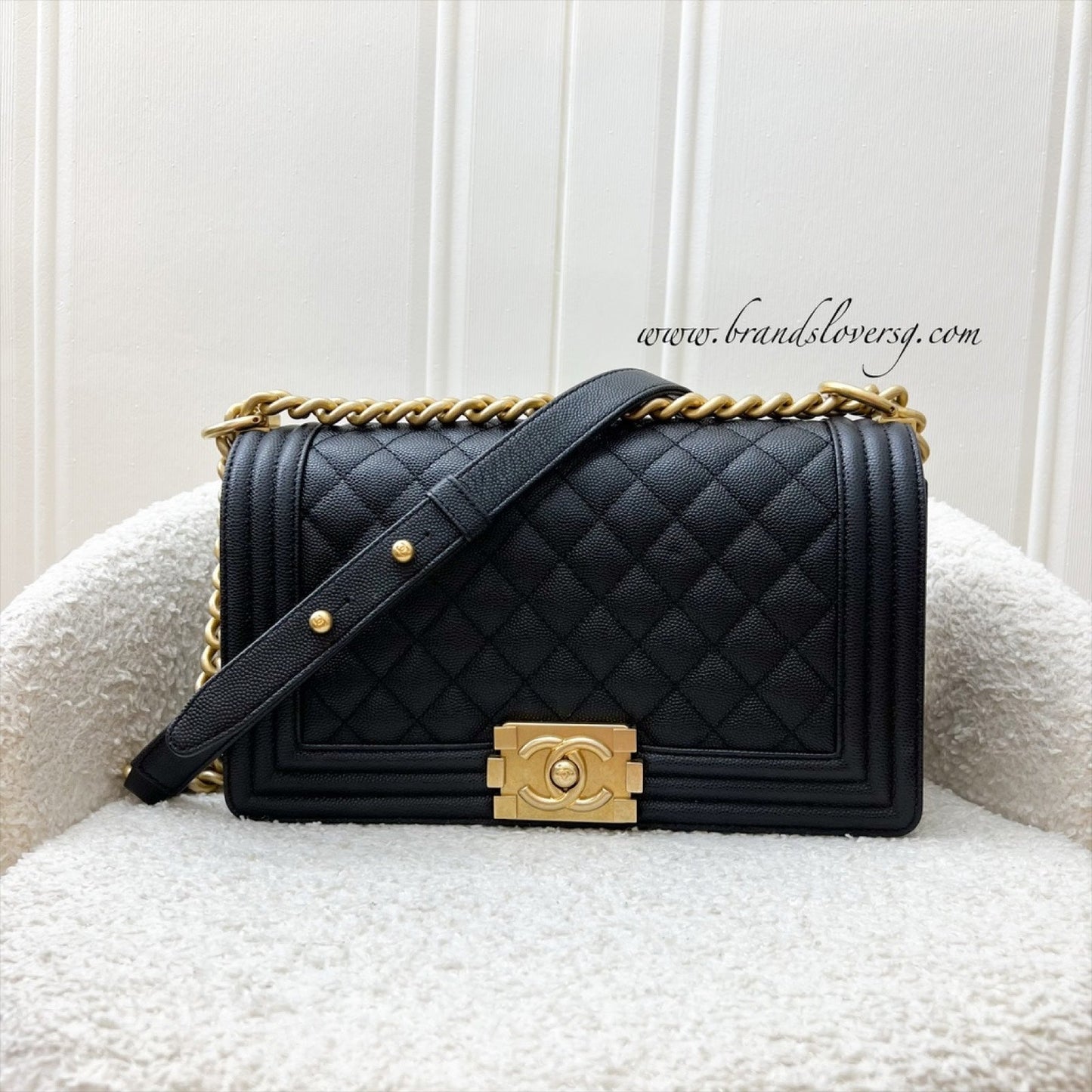 GLM-Medium 25cm Boy Flap in Black Caviar and AGHW