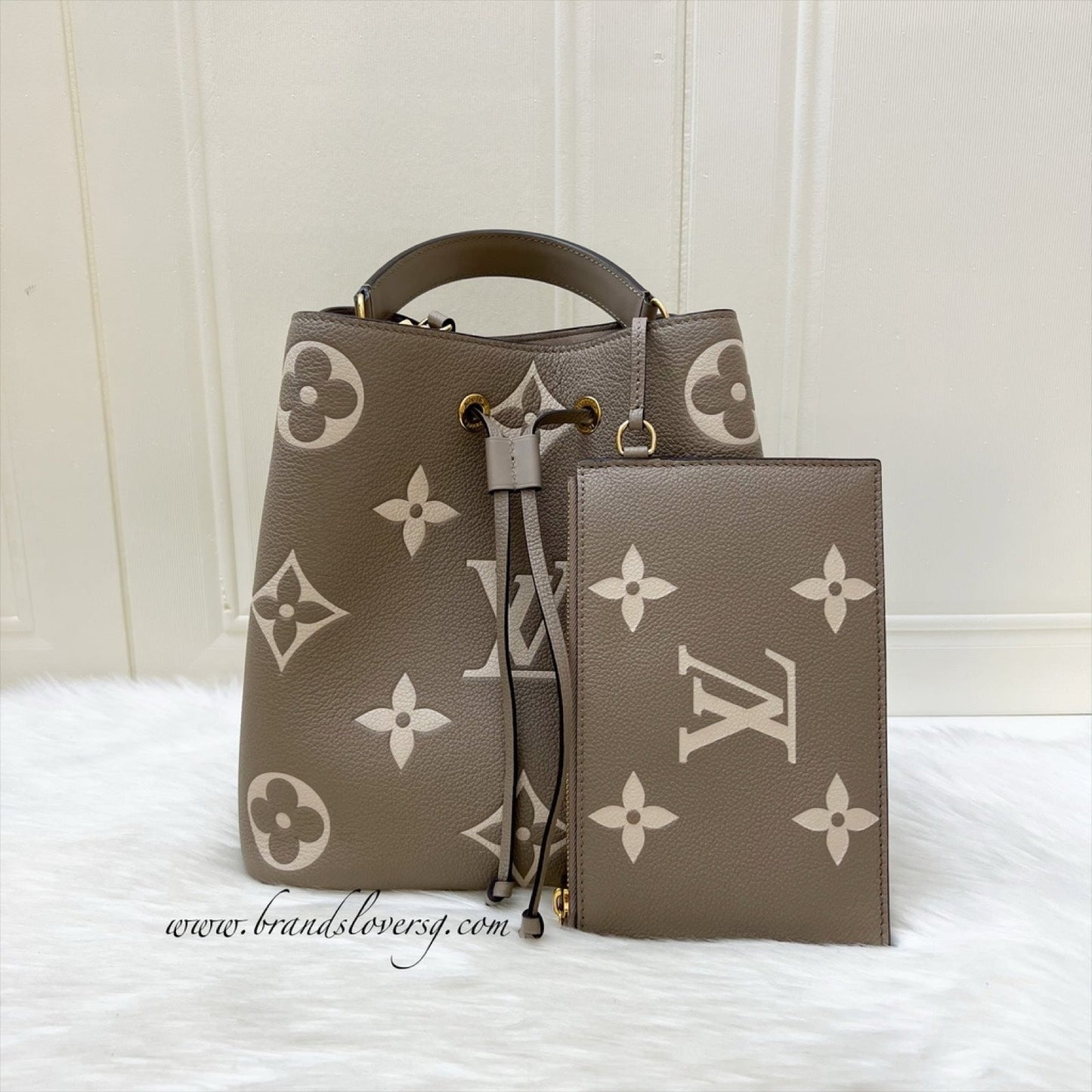 LV NÃƒÂ©oNoÃƒÂ© MM Bucket Bag in Tourterelle / CrÃƒÂ¨me Monogram Empreinte Leather and GHW
