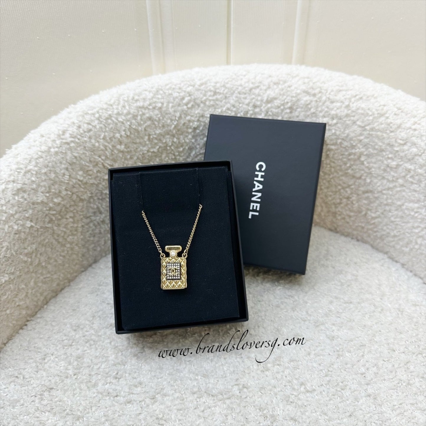 GLM-20A Perfume Bottle Necklace in AGHW
