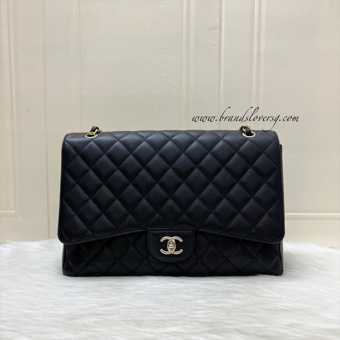 GLM-Classic Maxi Single Flap in Black Caviar and GHW