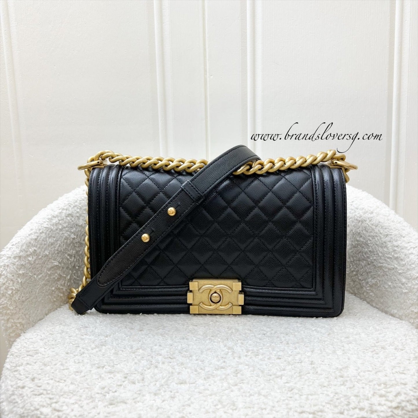 GLM-Medium 25cm Boy Flap in Black Caviar and AGHW