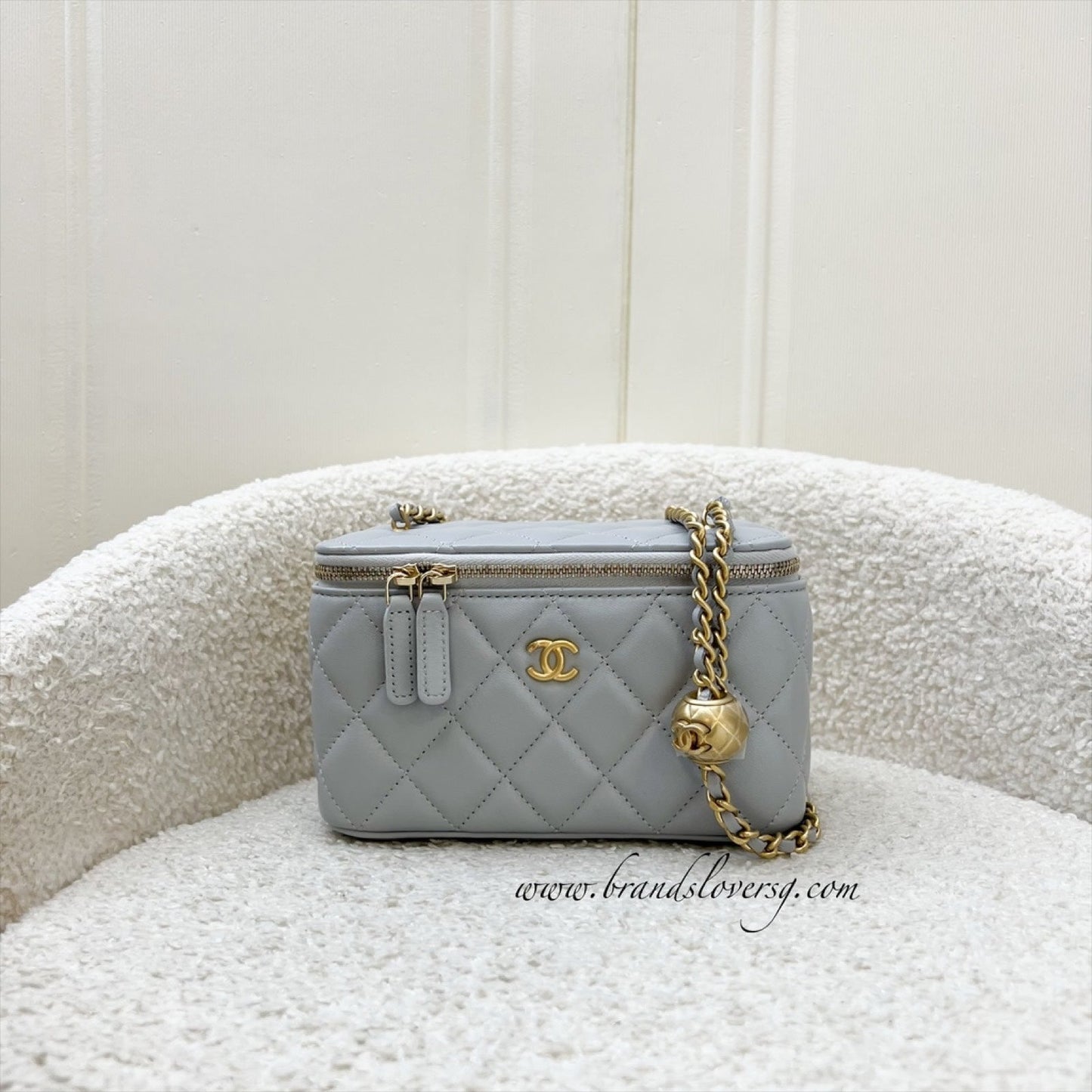 GLM-Pearl Crush Small Vanity in Grey Lambskin and AGHW (Model: AP2303)