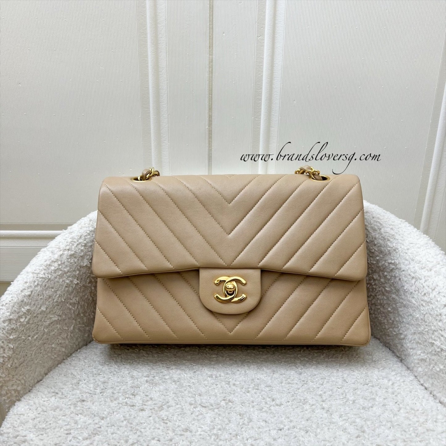 GLM- Medium Classic Flap CF in Chevron Quilted Beige Lambskin and 24K Gold Plated HW